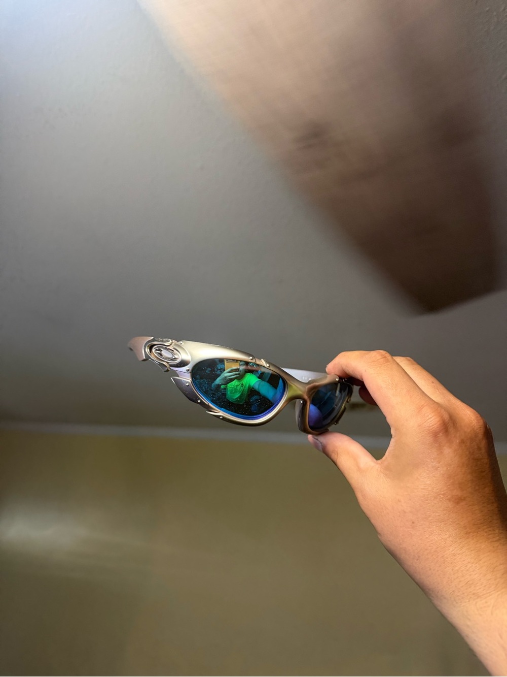 Oaks Men’s Silver Frame Goggles with Blue-Green Mirrored Lenses